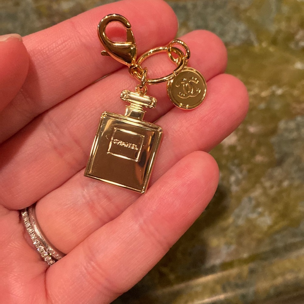 CHANEL 2022 HOLIDAY No5 PERUME BOTTLE CHARM